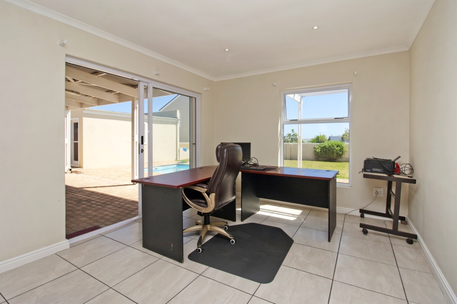 To Let 3 Bedroom Property for Rent in Bluewater Estate Western Cape